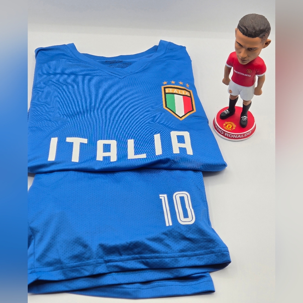 Cnins Youth Italy Soccer Jersey Italian Flag  Uniform Sz 14 & Ronaldo Figurine